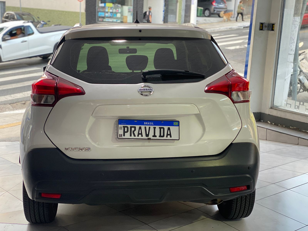 Nissan Kicks Branco