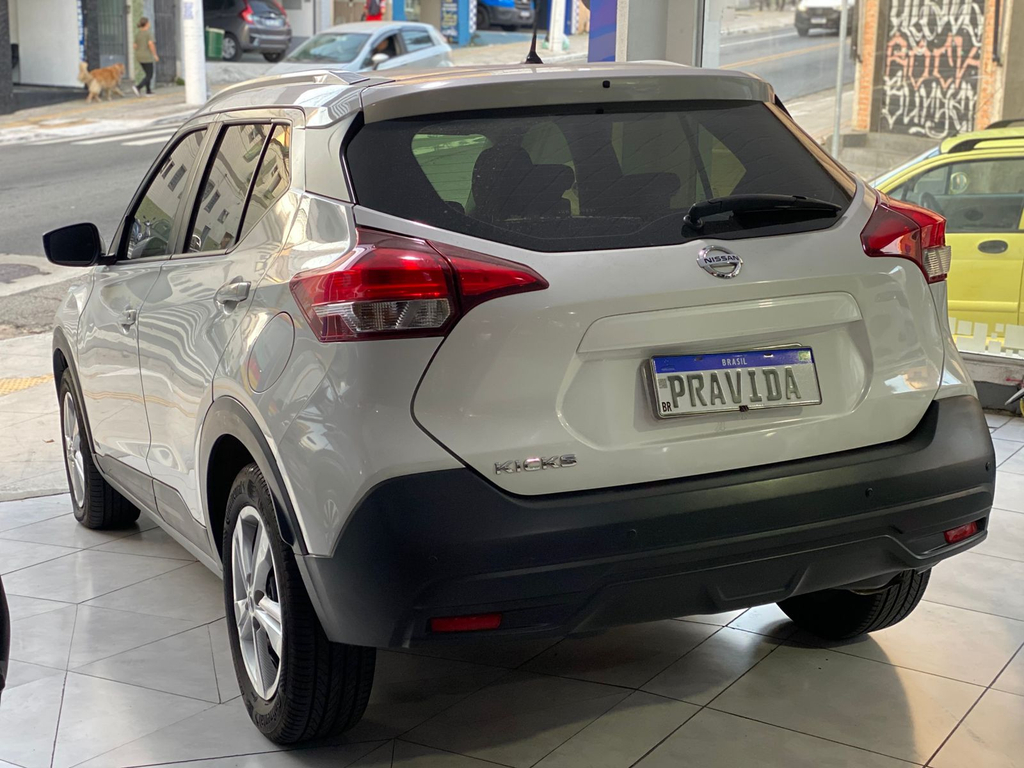Nissan Kicks Branco