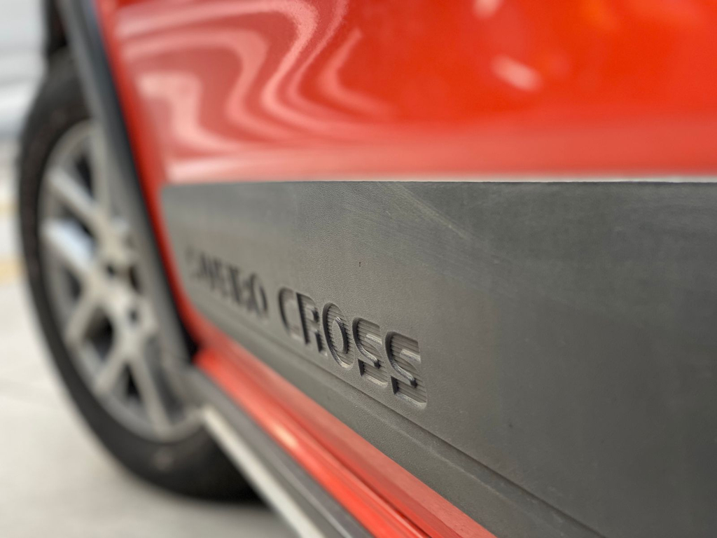 Volkswagen Saveiro Laranja
