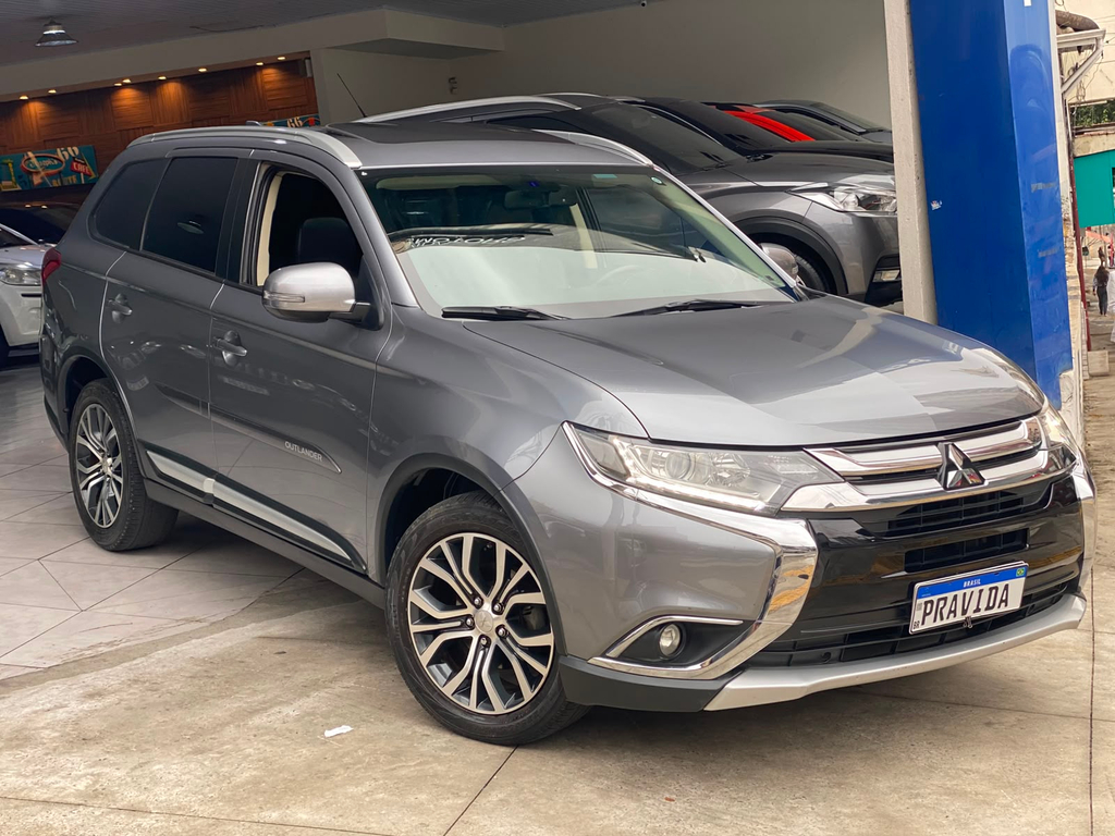 Mitsubishi Outlander Cinza