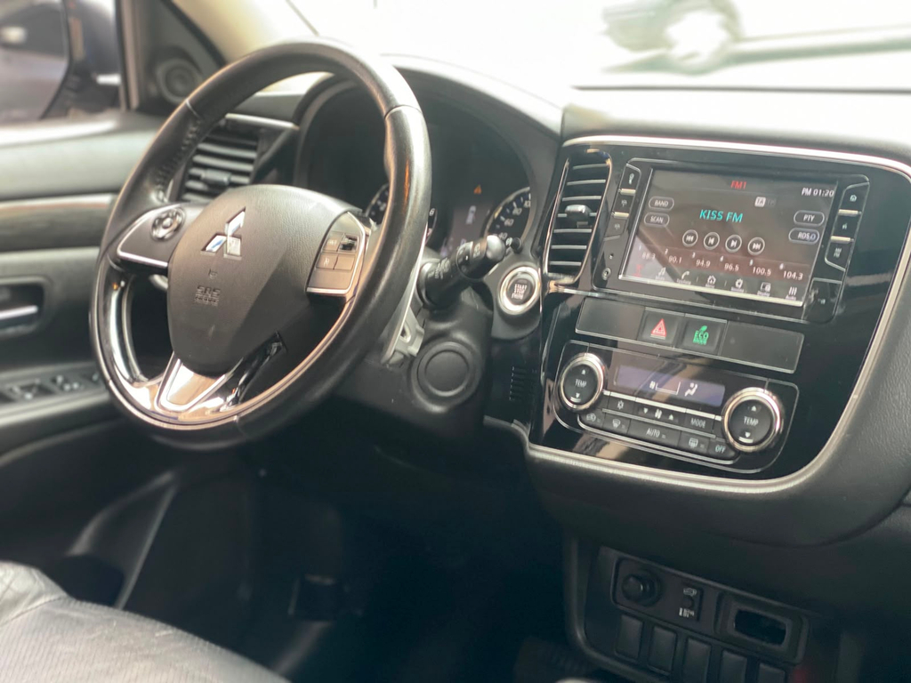 Mitsubishi Outlander Cinza