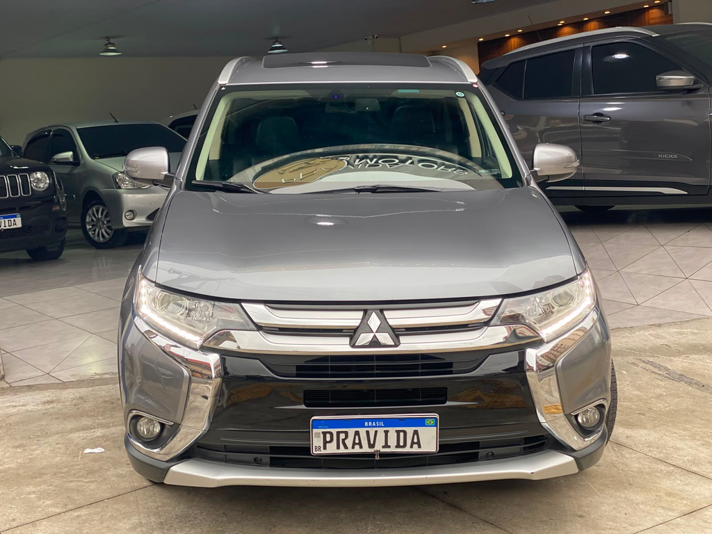 Mitsubishi Outlander Cinza