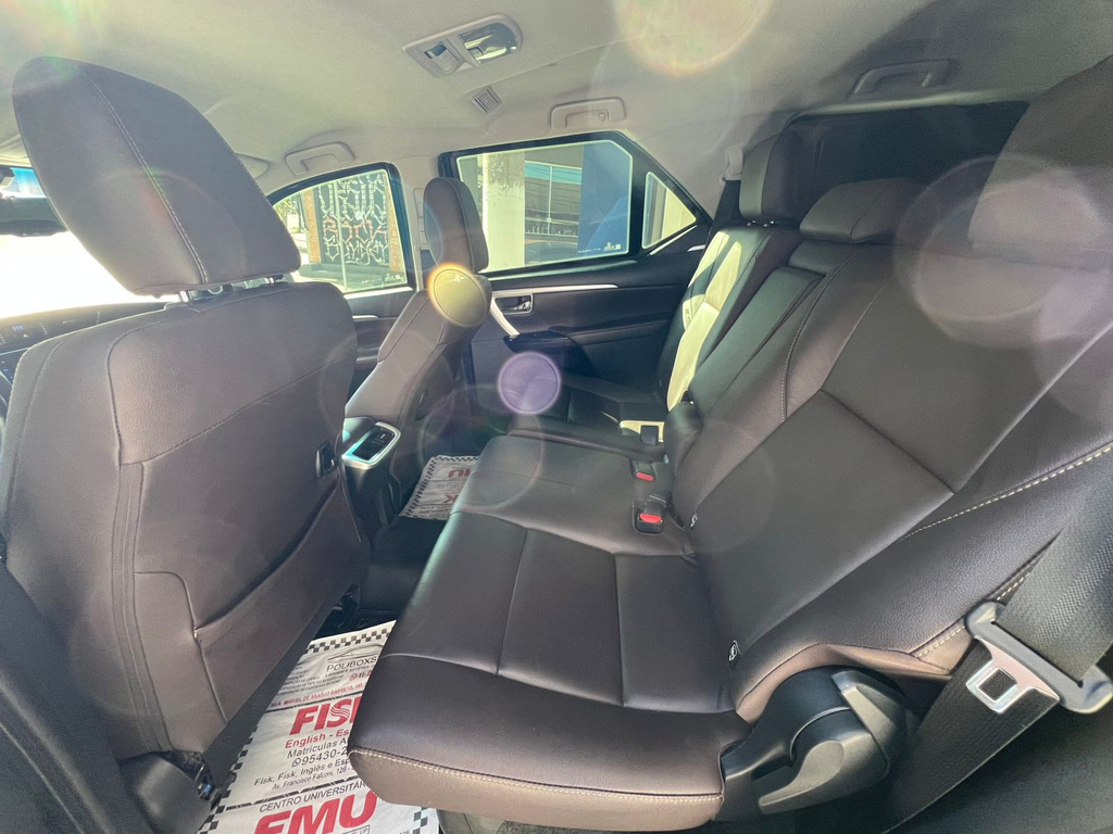 Toyota Hilux SW4 Preto