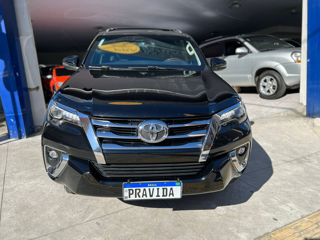 Toyota Hilux SW4 Preto