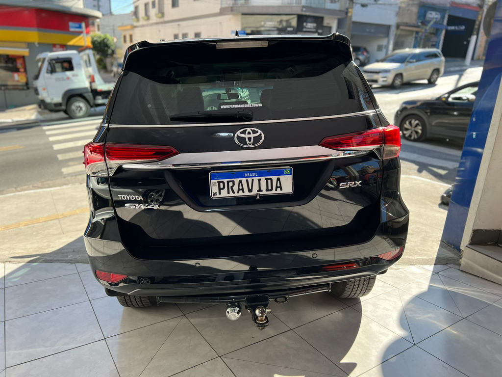 Toyota Hilux SW4 Preto