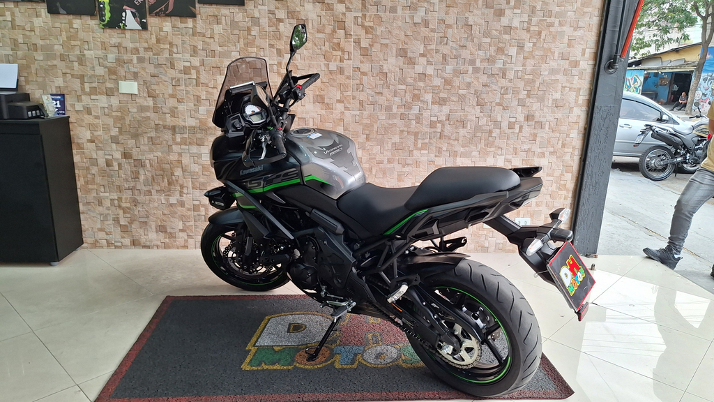 Kawasaki Versys Cinza