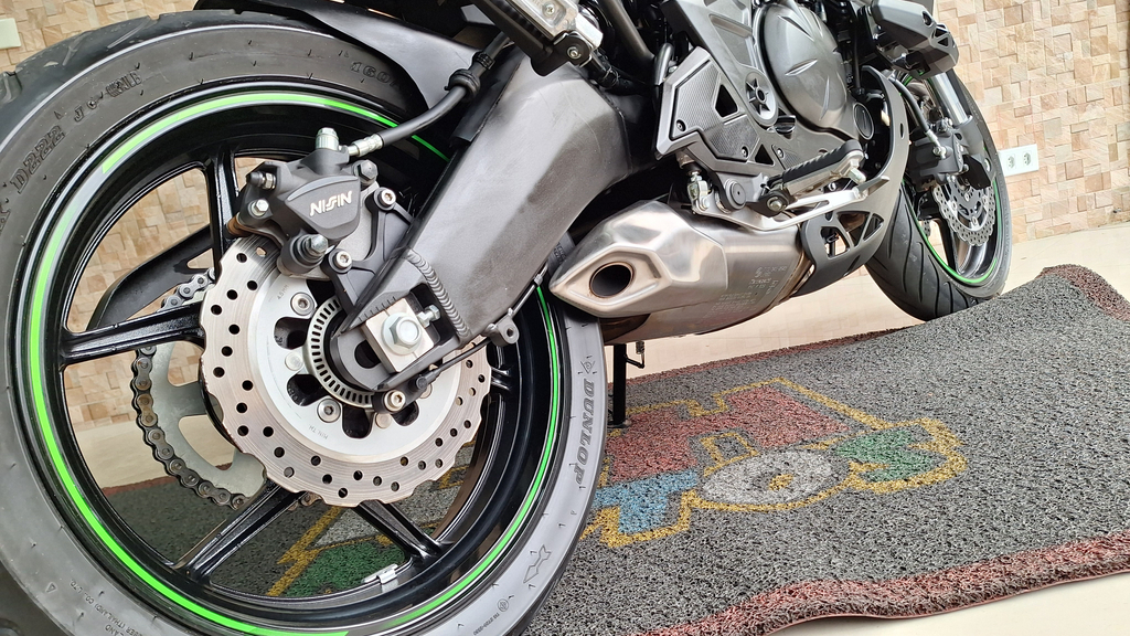 Kawasaki Versys Cinza