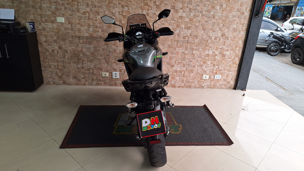 Kawasaki Versys Cinza