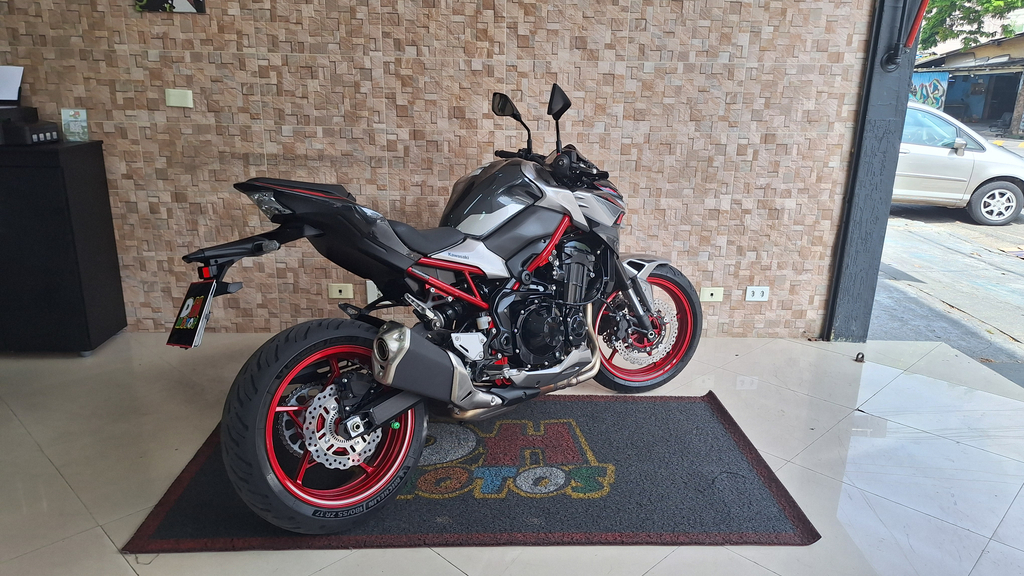 Kawasaki Z Cinza
