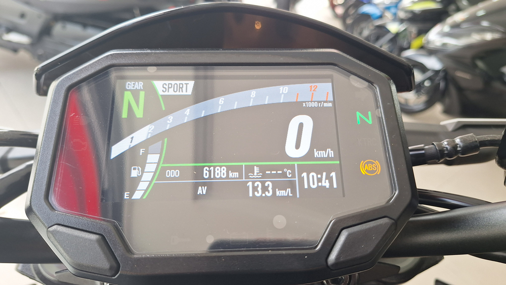 Kawasaki Z Cinza