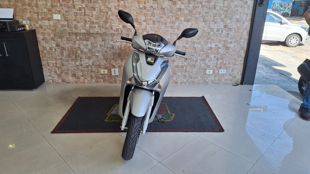 Honda SH 150i Prata