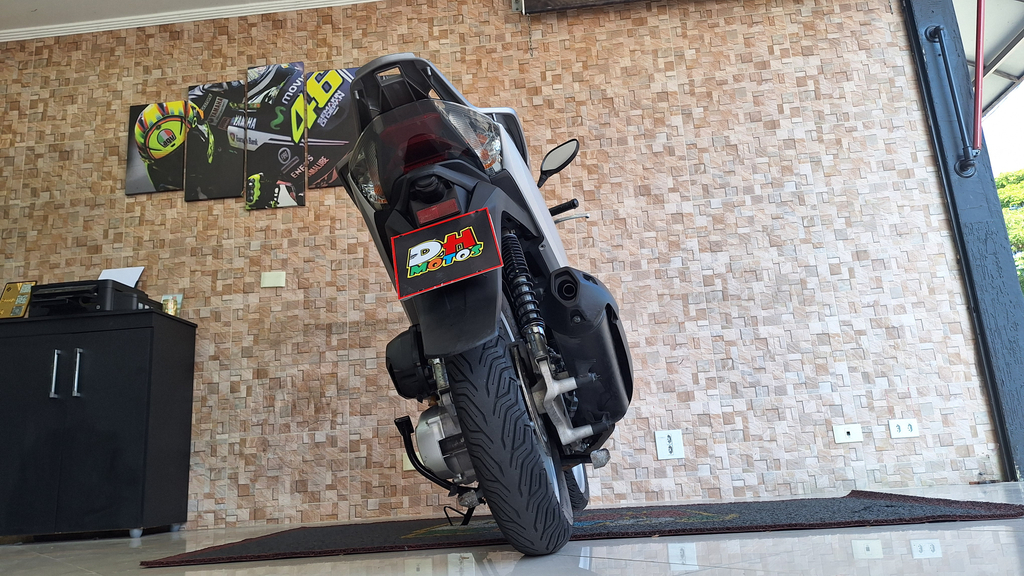 Honda SH 150i Prata