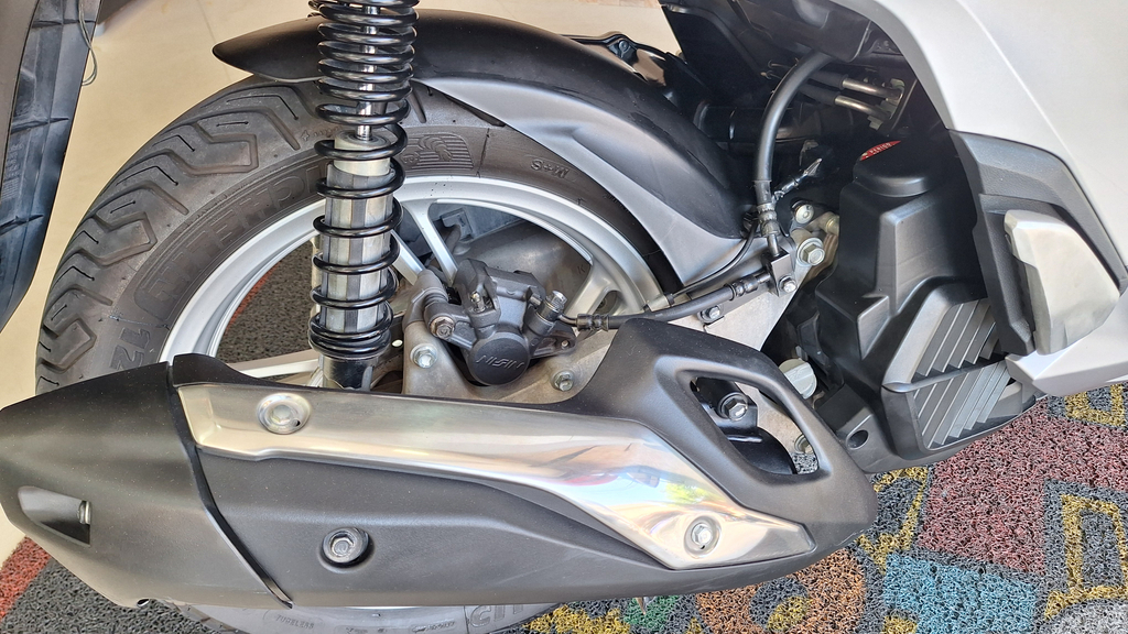 Honda SH 150i Prata