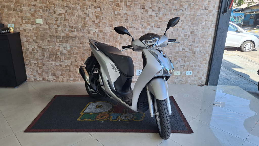 Honda SH 150i Prata