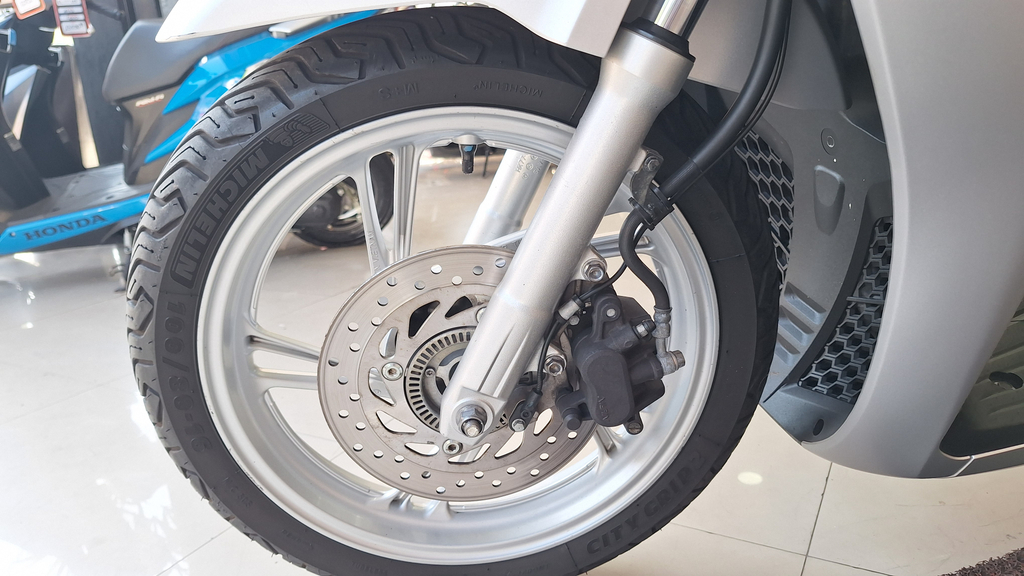 Honda SH 150i Prata