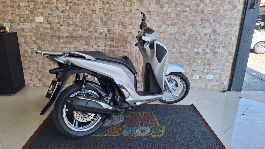 Honda SH 150i Prata