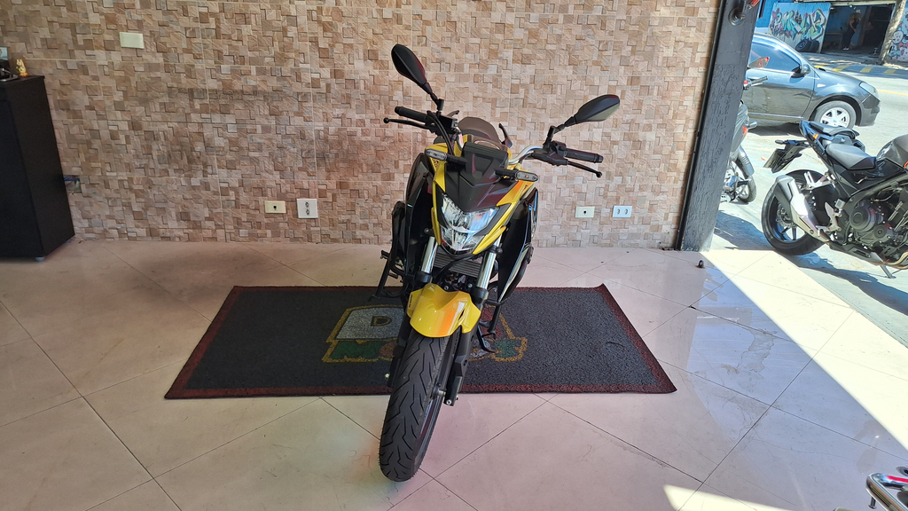 Honda CB 300F Dourado