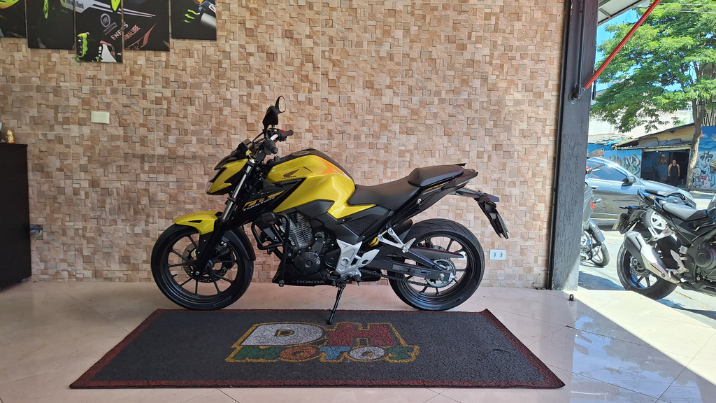 Honda CB 300F Dourado