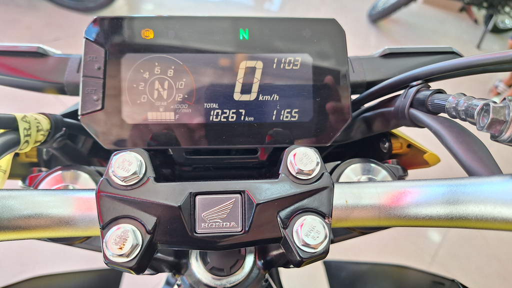 Honda CB 300F Dourado