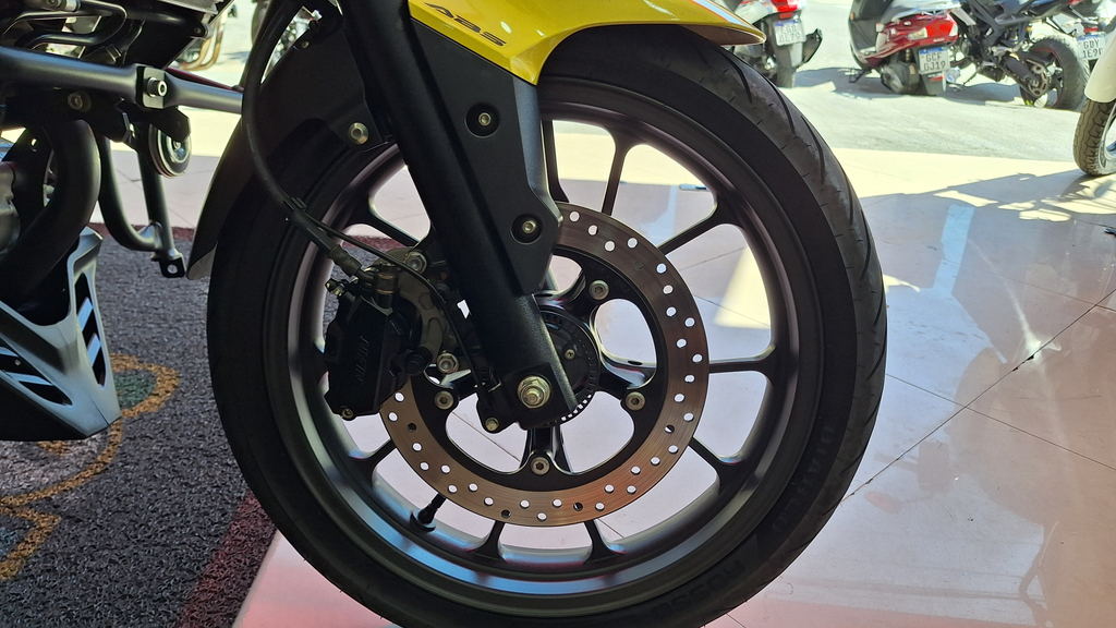 Honda CB 300F Dourado