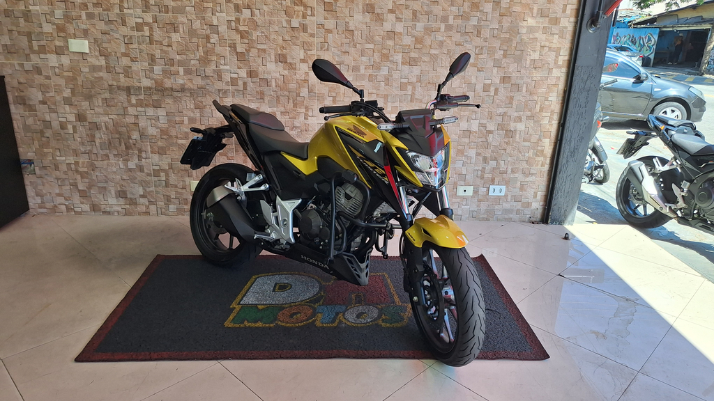 Honda CB 300F Dourado