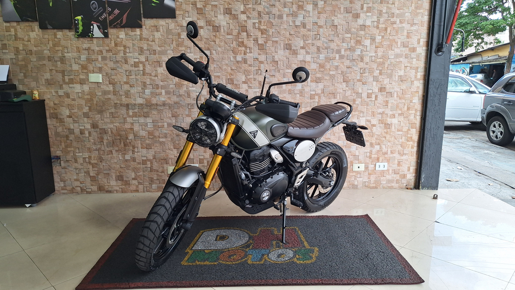 Triumph SCRAMBLER Verde