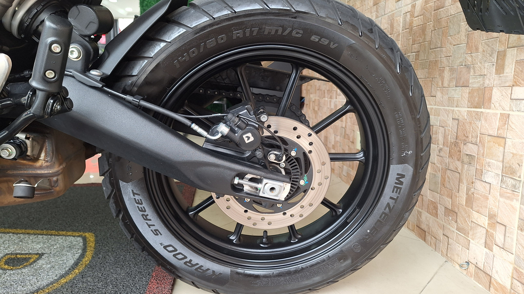 Triumph SCRAMBLER Verde