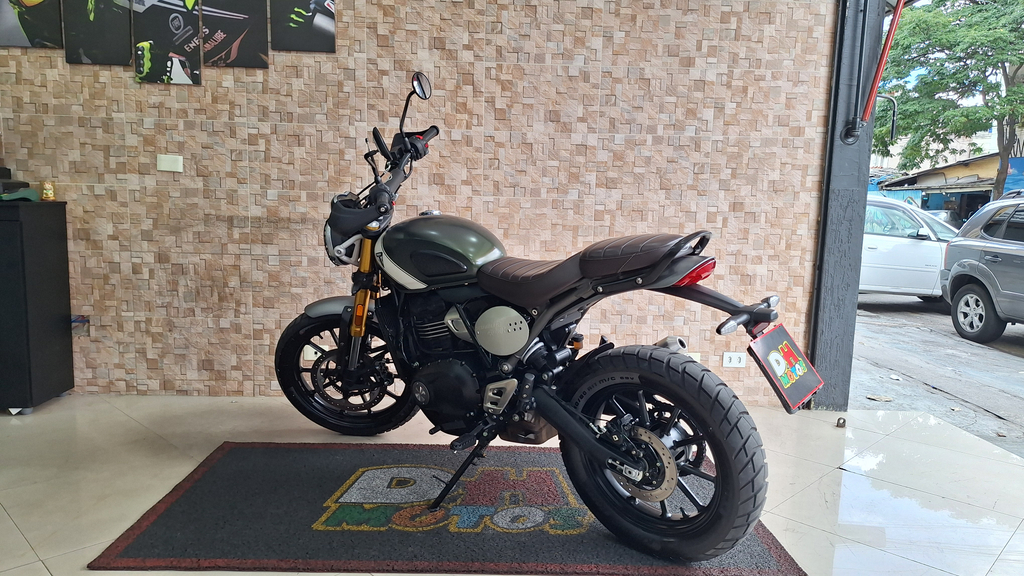 Triumph SCRAMBLER Verde
