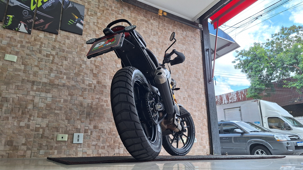 Triumph SCRAMBLER Verde