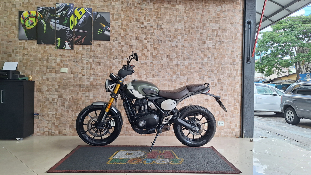 Triumph SCRAMBLER Verde