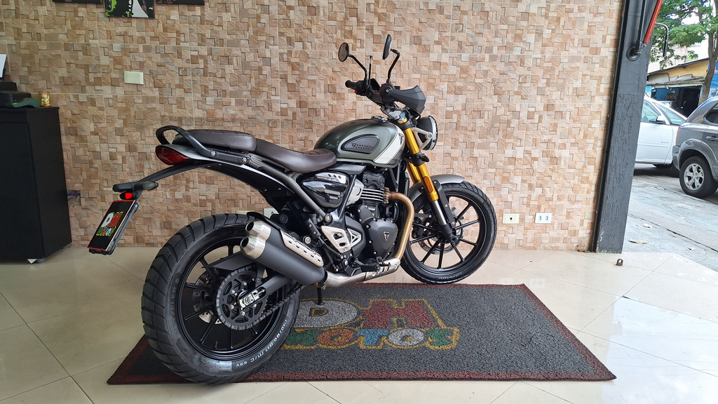 Triumph SCRAMBLER Verde