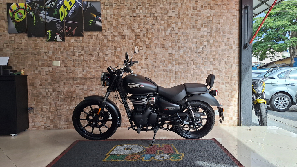 Royal Enfield Meteor Preto