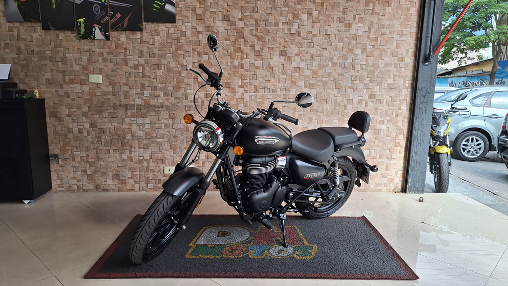 Royal Enfield Meteor Preto