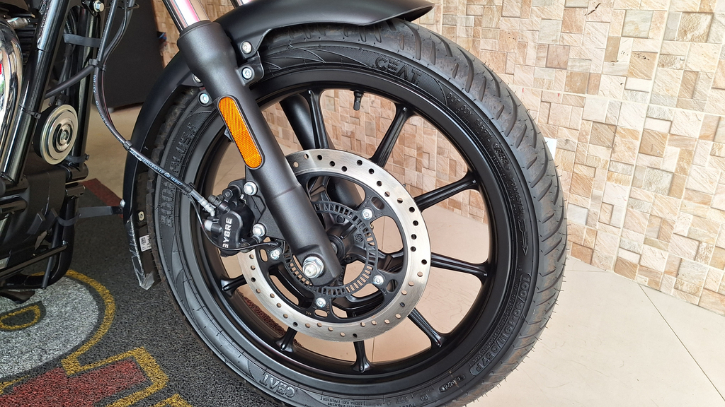 Royal Enfield Meteor Preto
