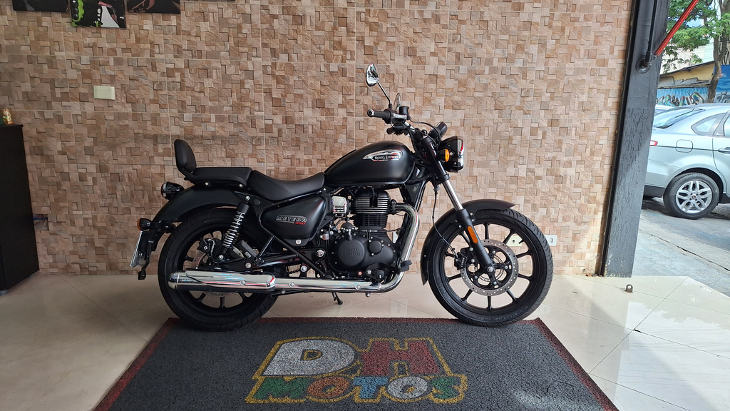 Royal Enfield Meteor Preto