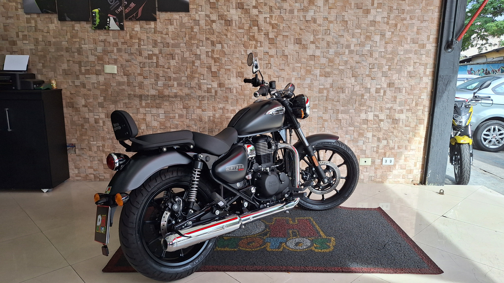 Royal Enfield Meteor Preto
