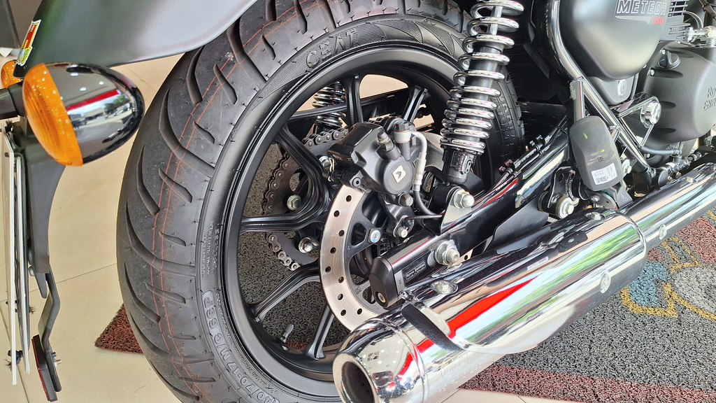 Royal Enfield Meteor Preto
