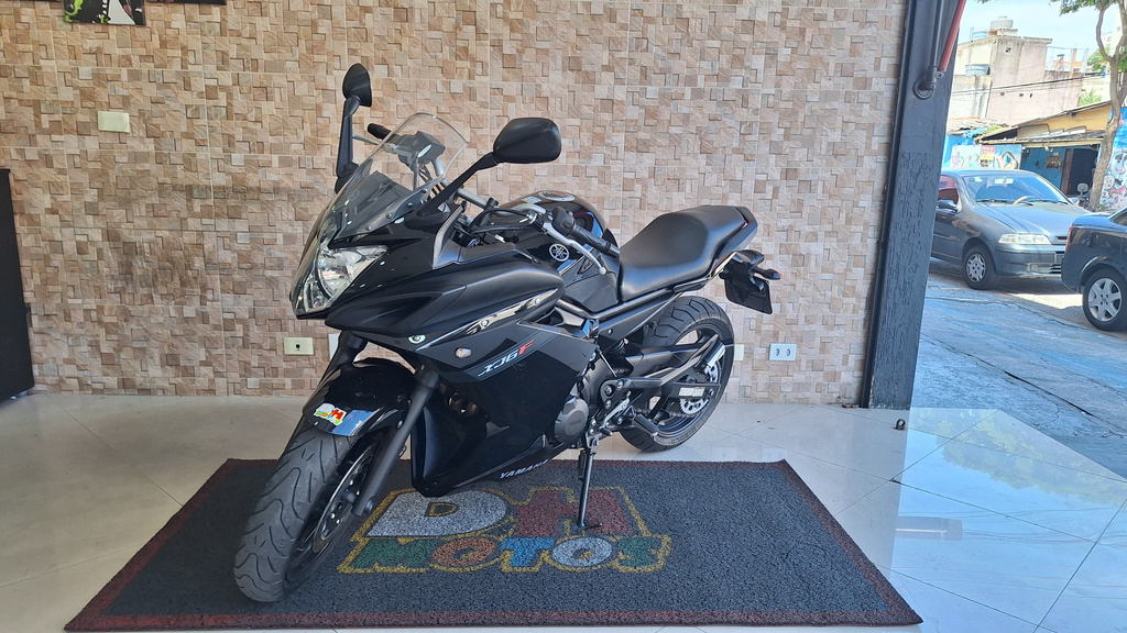 Yamaha XJ6 Preto