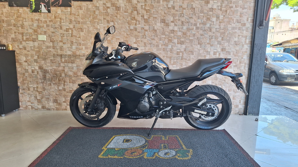 Yamaha XJ6 Preto