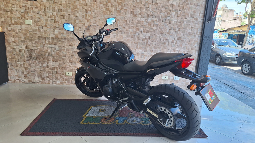 Yamaha XJ6 Preto
