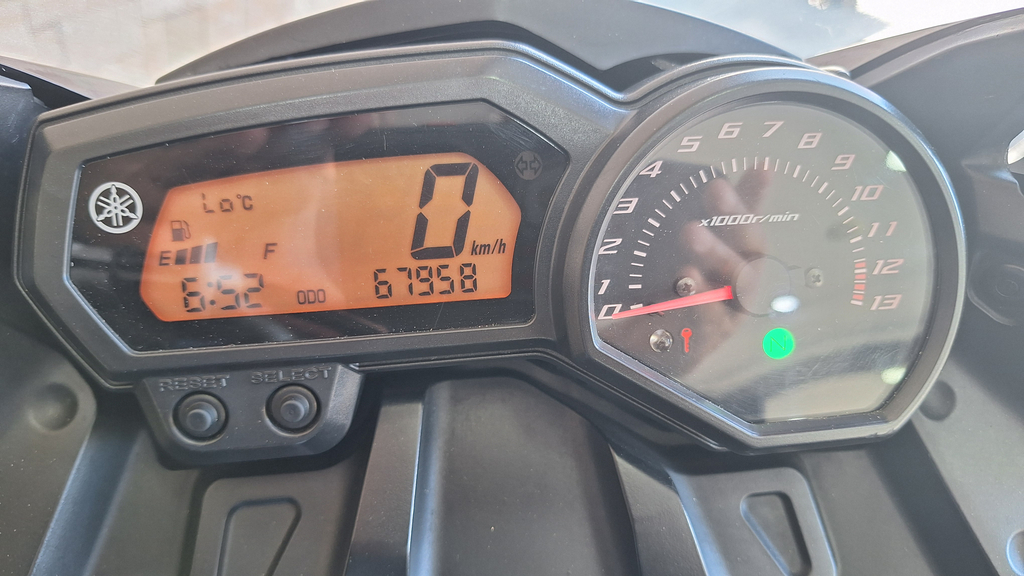 Yamaha XJ6 Preto