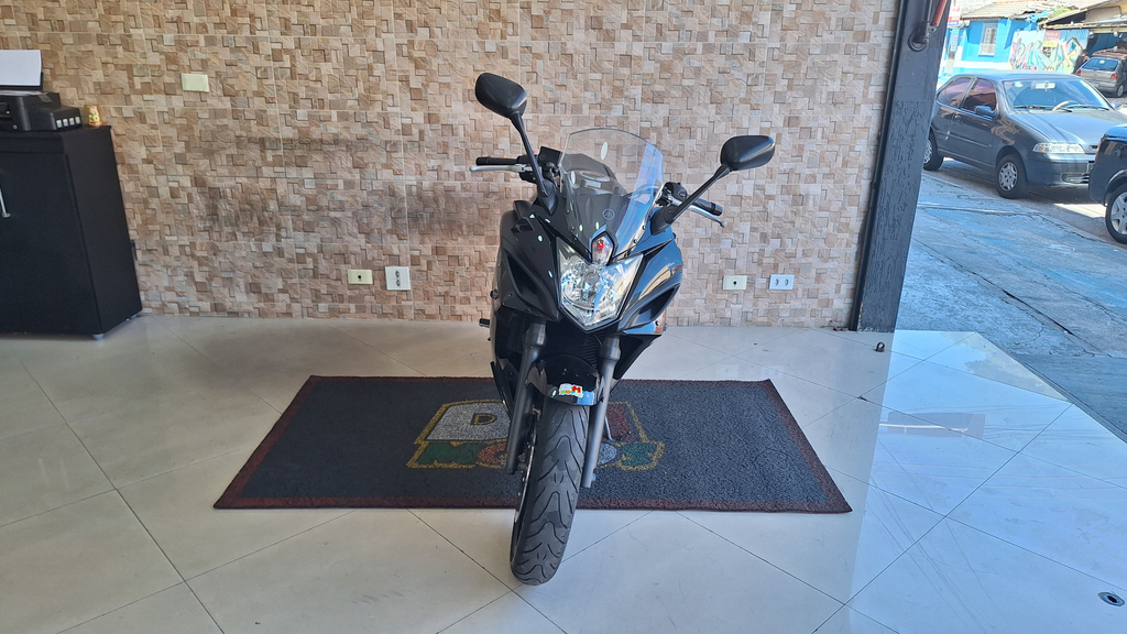 Yamaha XJ6 Preto