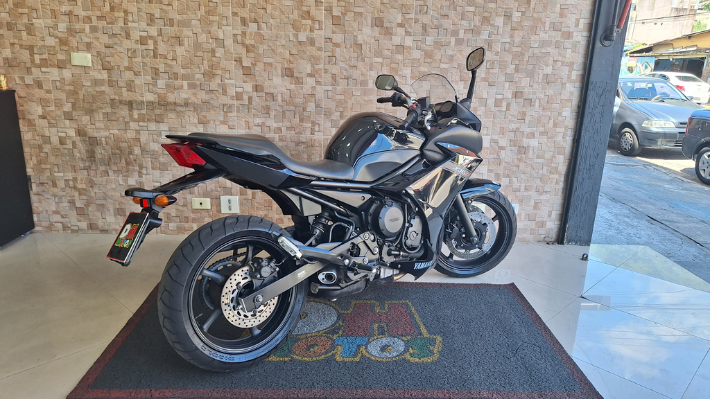 Yamaha XJ6 Preto