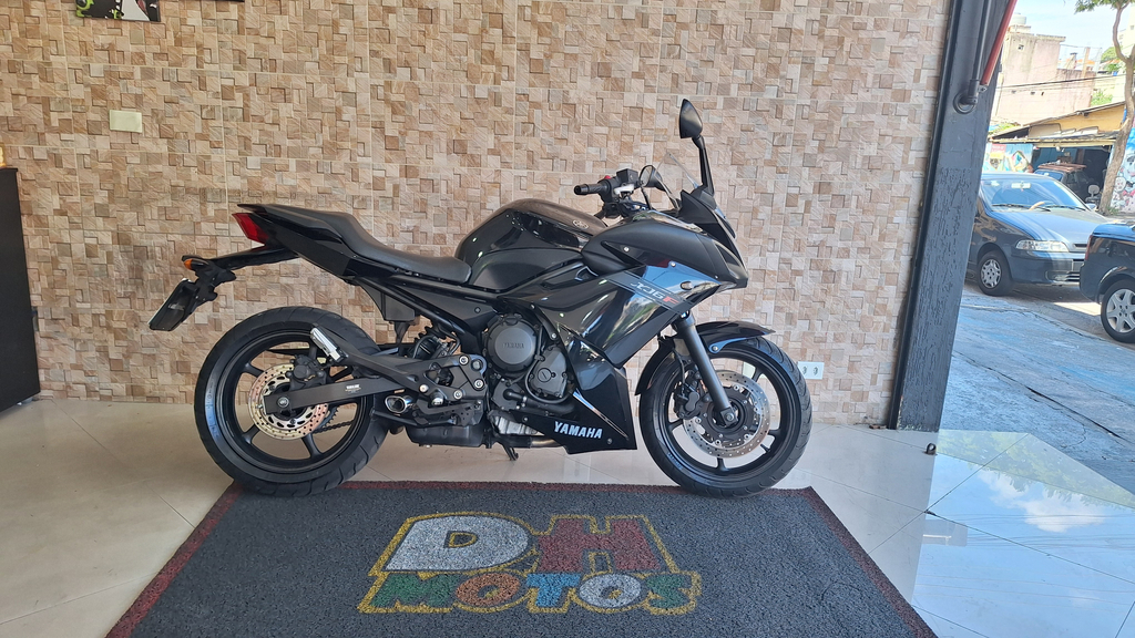 Yamaha XJ6 Preto