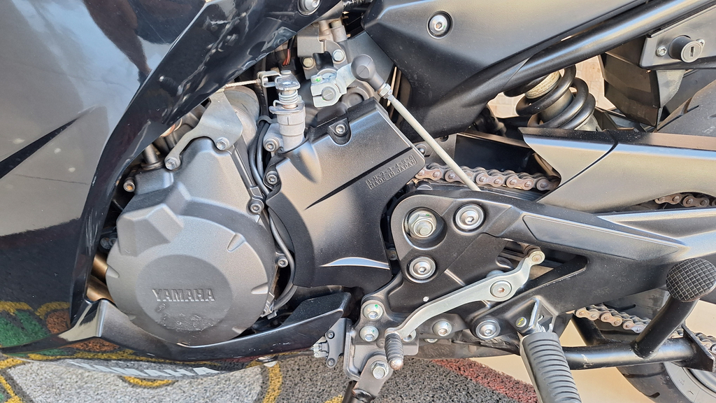 Yamaha XJ6 Preto