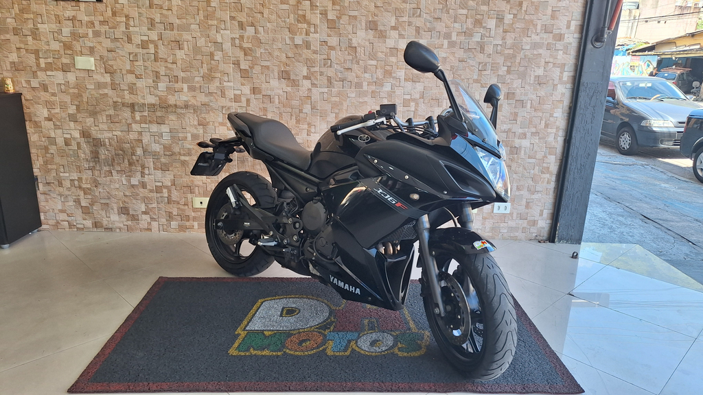 Yamaha XJ6 Preto