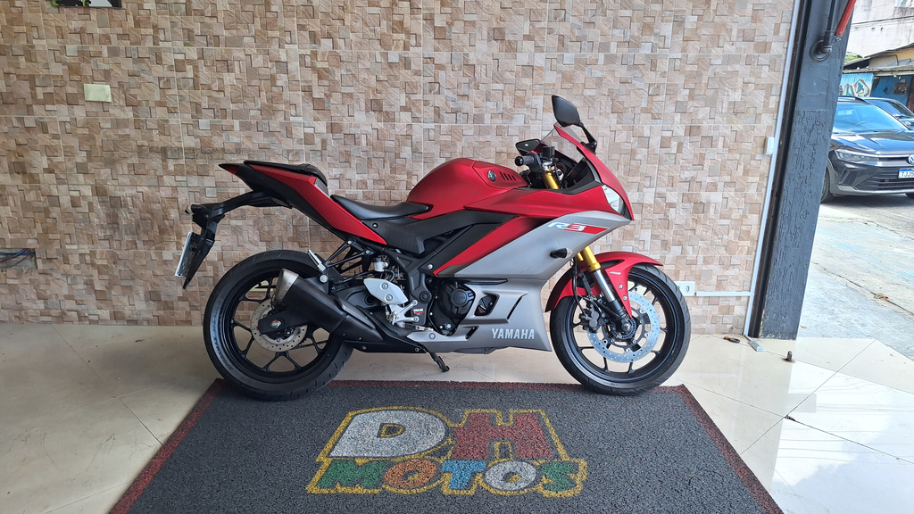 Yamaha YZF Vermelho
