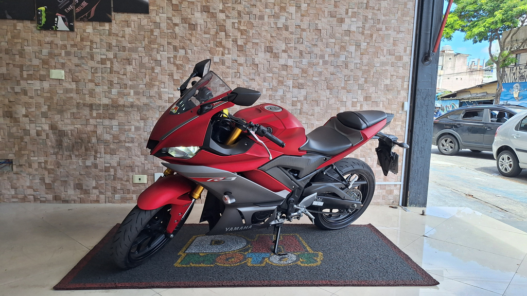 Yamaha YZF Vermelho