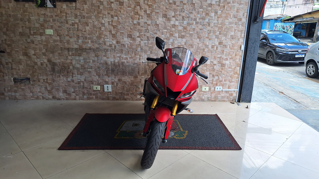 Yamaha YZF Vermelho