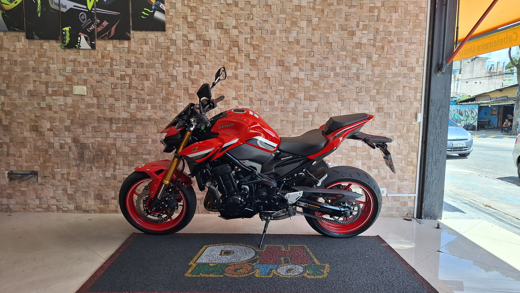 Kawasaki Z Vermelho